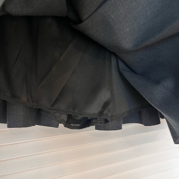 Pleated mini skirt - Picture 2 of 5